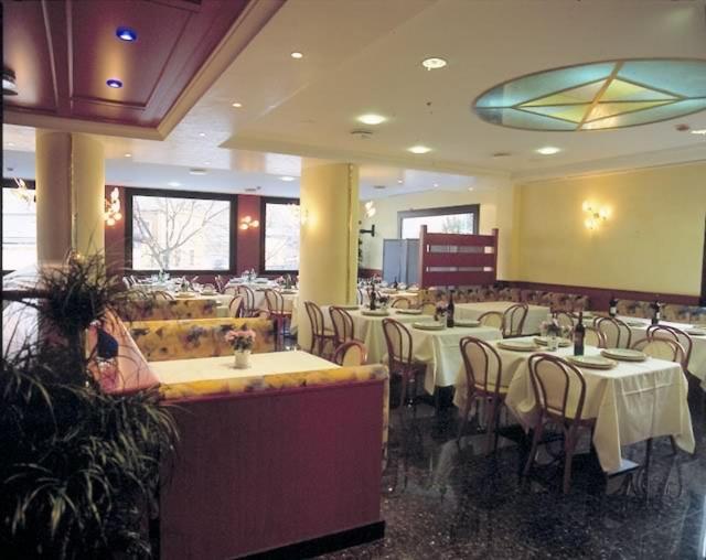 Hotel Serenella - Housity