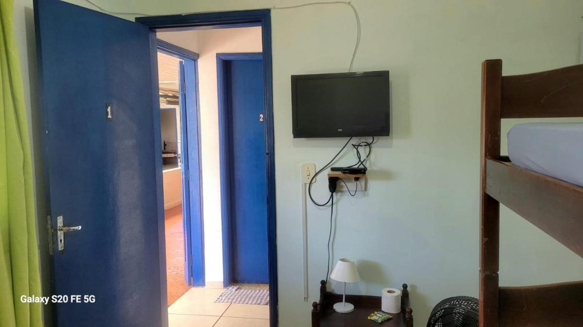 Hostel Pé na praia - Quartos e Barracas Camping - Housity