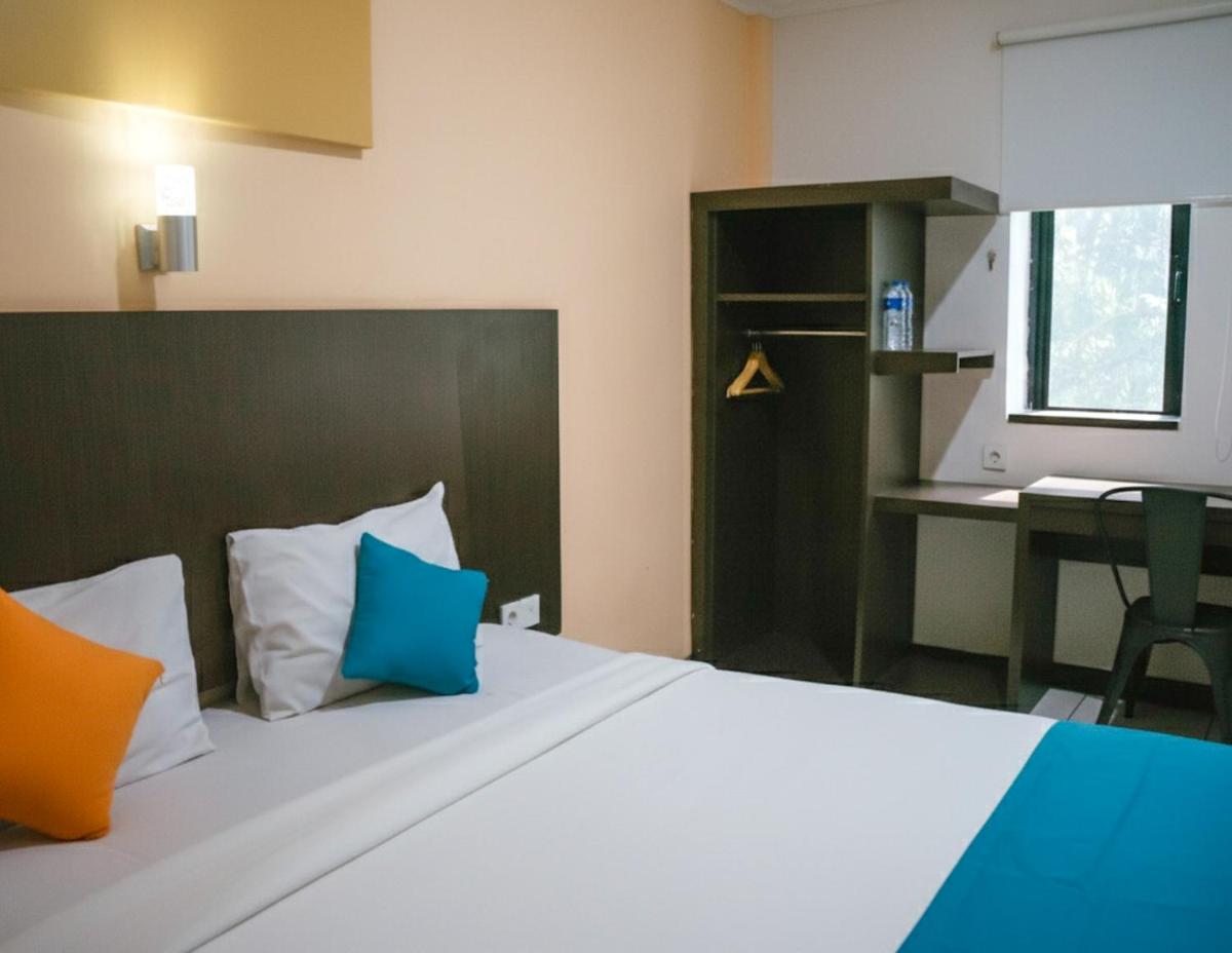 Cihampelas Hotel 1 - Housity