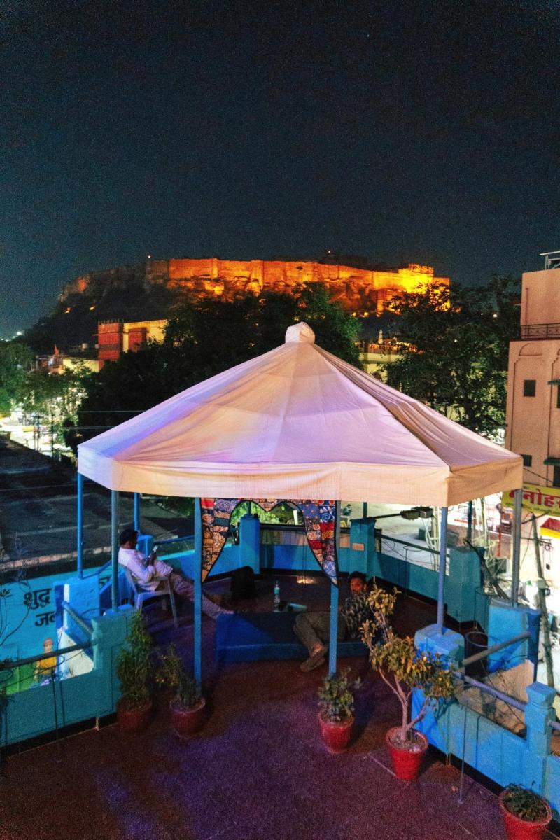Dylan Cafe And Guest House - Housity
