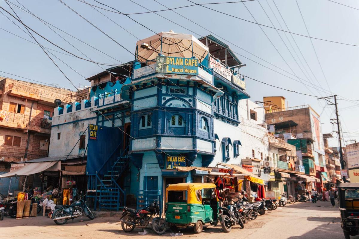 Dylan Cafe And Guest House - Housity