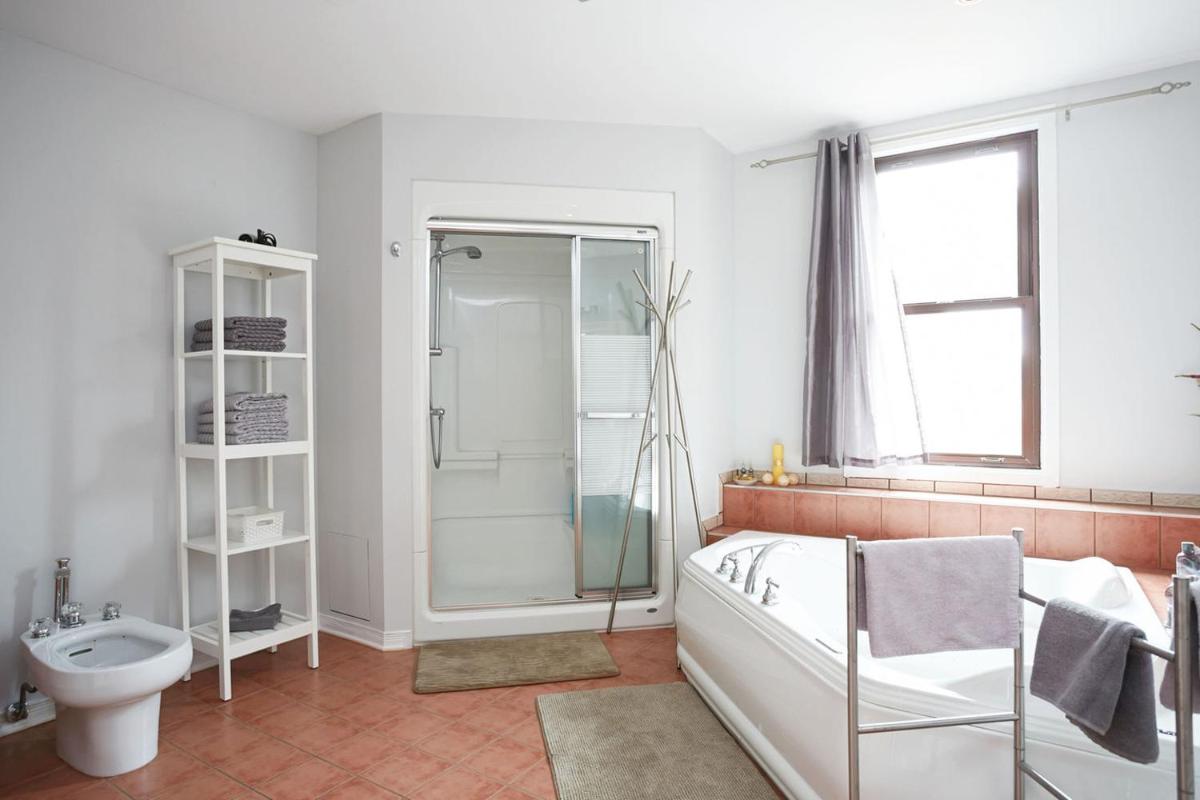 Big Cozy House - Housity