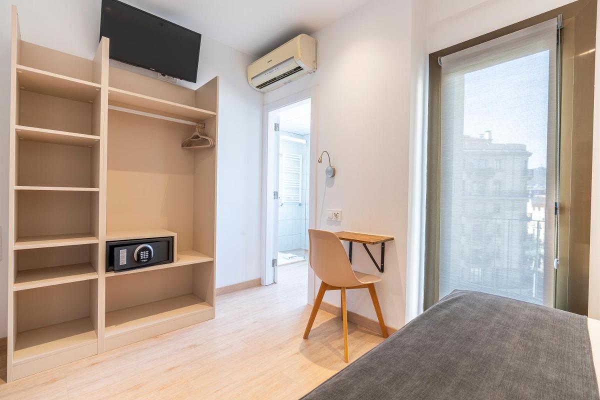 Hostal Sans - Housity