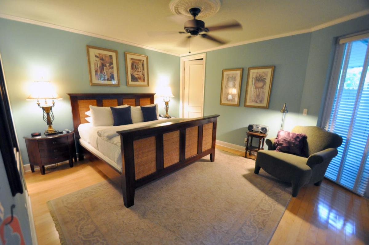 Pineapple Point Guesthouse & Resort - Gay Men's Resort - Housity