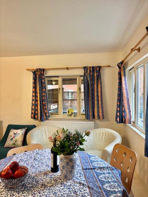 The Farmyard at Doddington - Housity