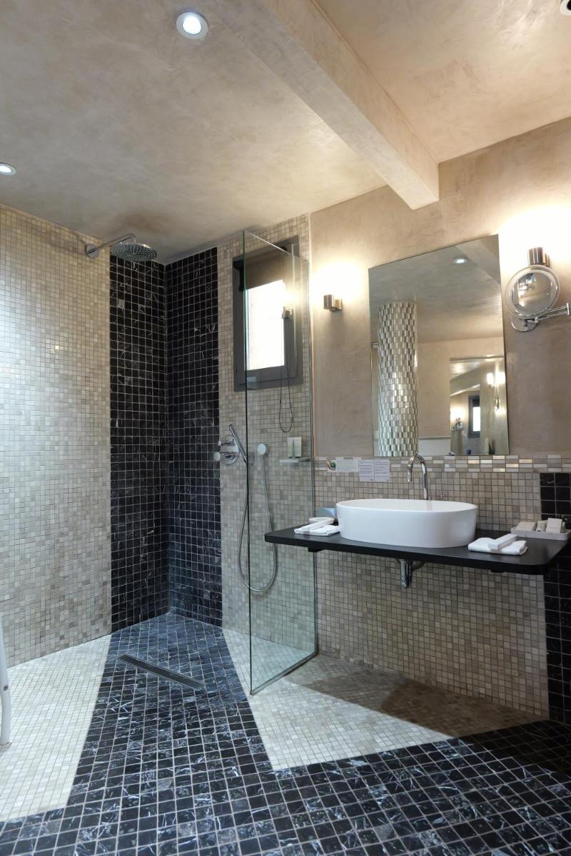 Salle de bains dans l'établissement Hostellerie Les Gorges De Pennafort