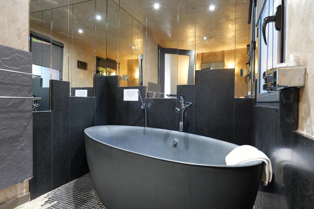 Salle de bains dans l'établissement Hostellerie Les Gorges De Pennafort