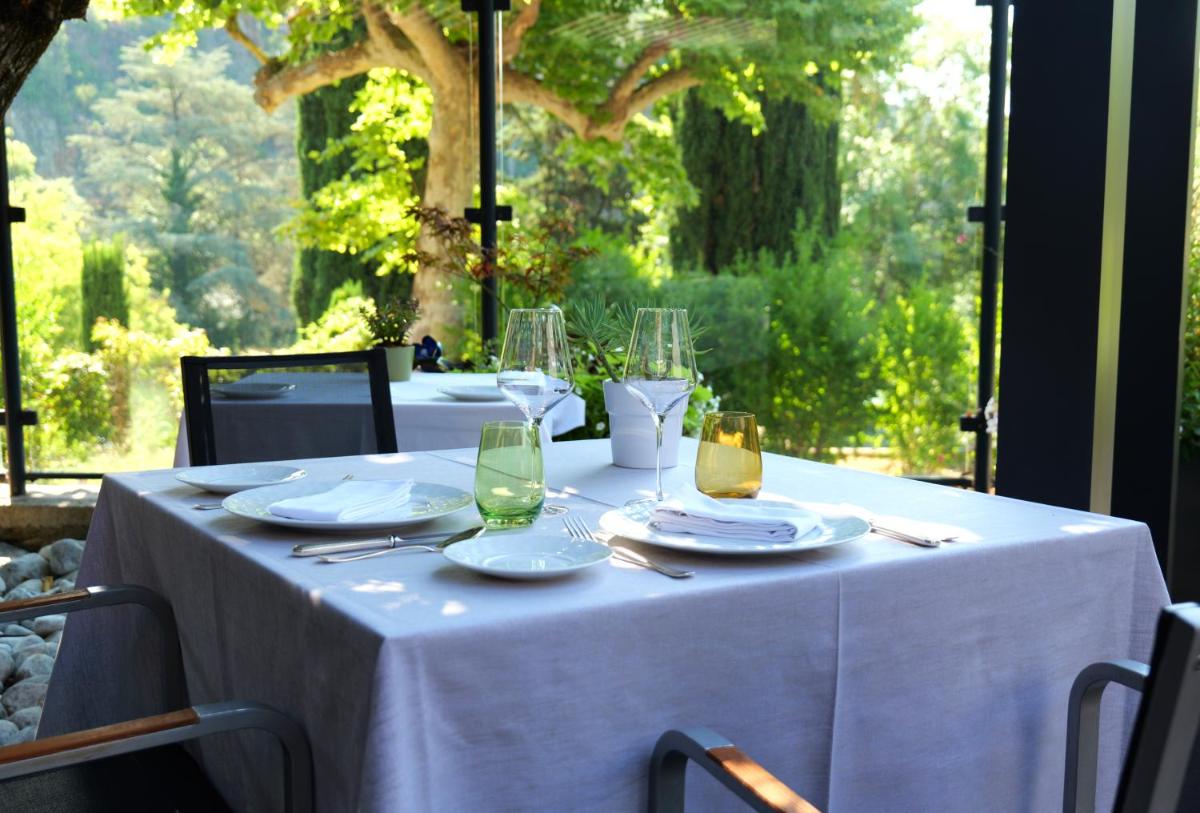 Jardin de l'établissement Hostellerie Les Gorges De Pennafort