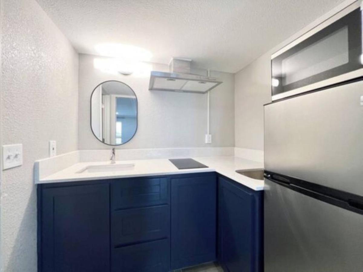 ECONOMY INN AND SUITES - Housity
