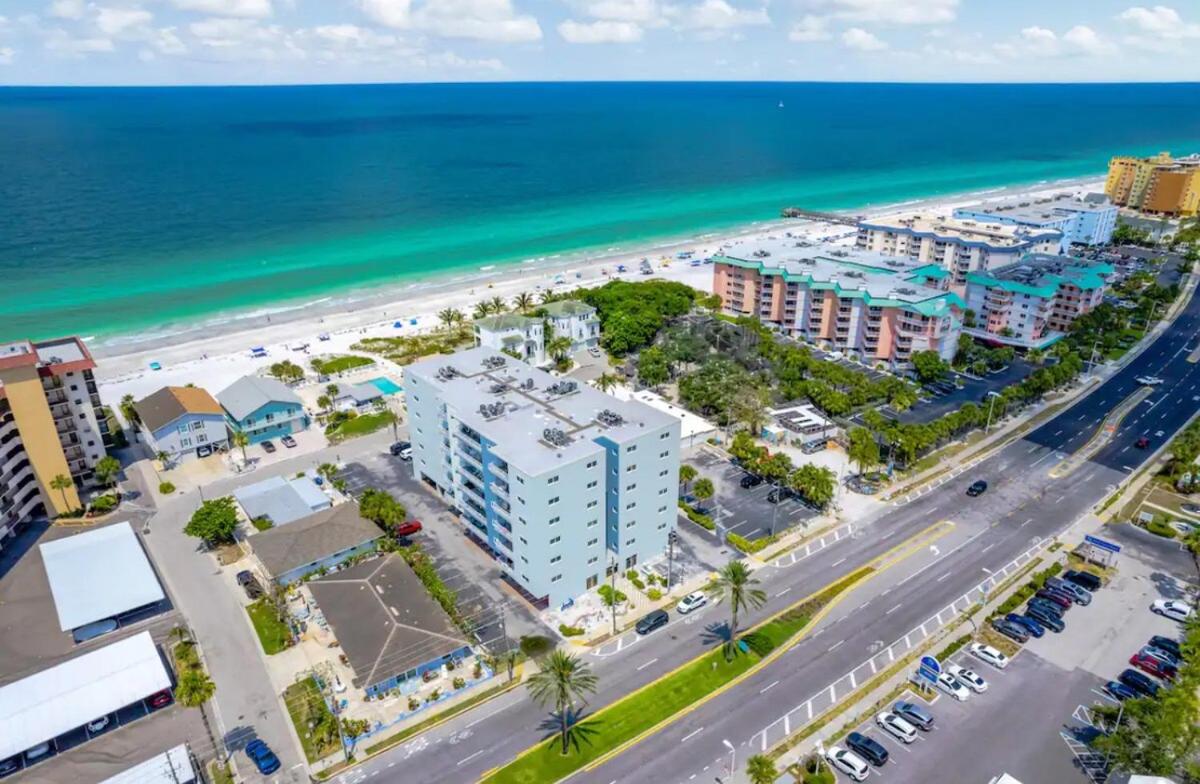 Beach Retreat in Redington Shores - Housity