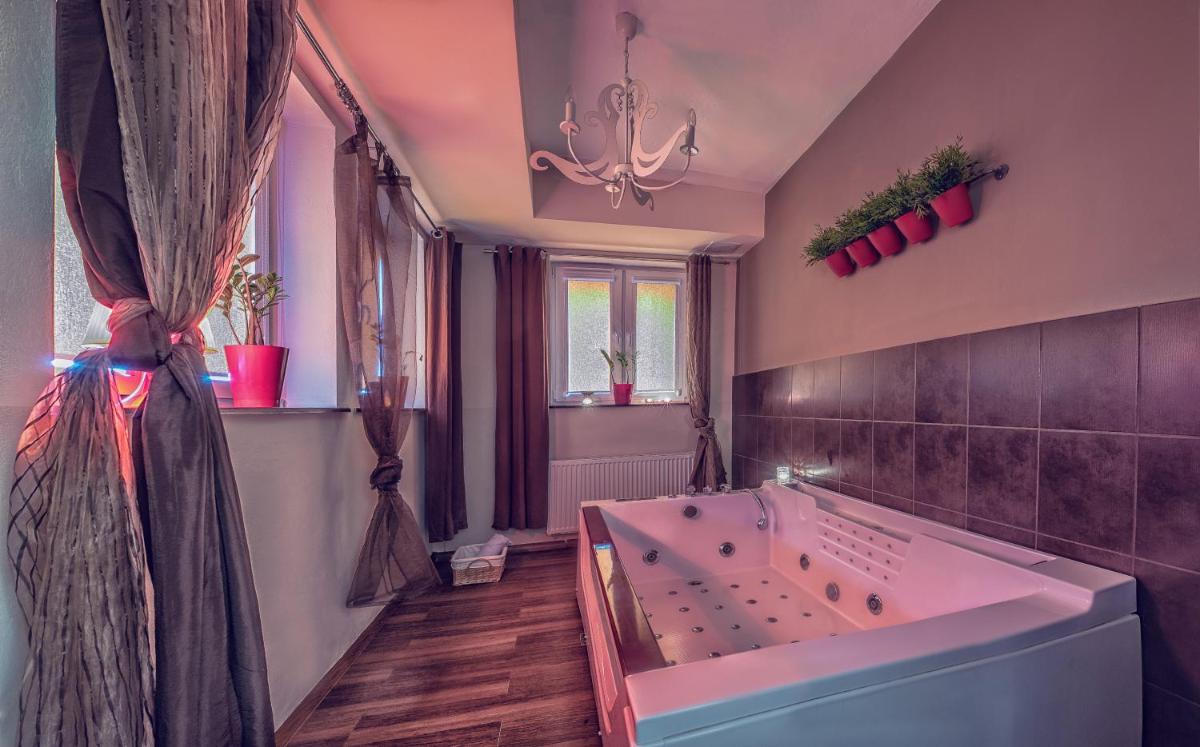 Hotel Niemcza Wino & Spa - Housity