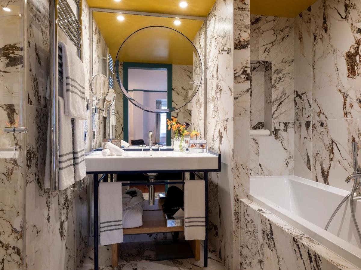 Salle de bains dans l'établissement Hôtel Bel Ami