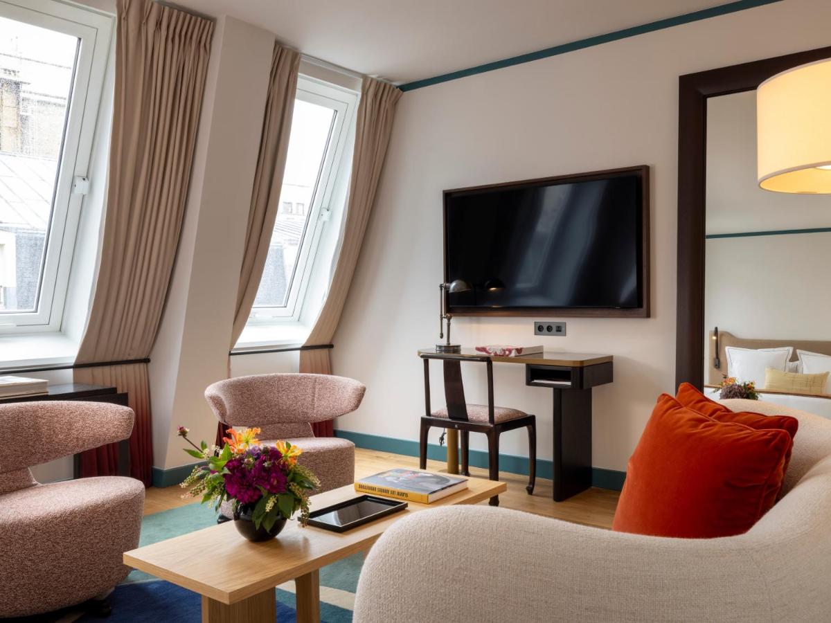 Télévision ou salle de divertissement dans l'établissement Hôtel Bel Ami