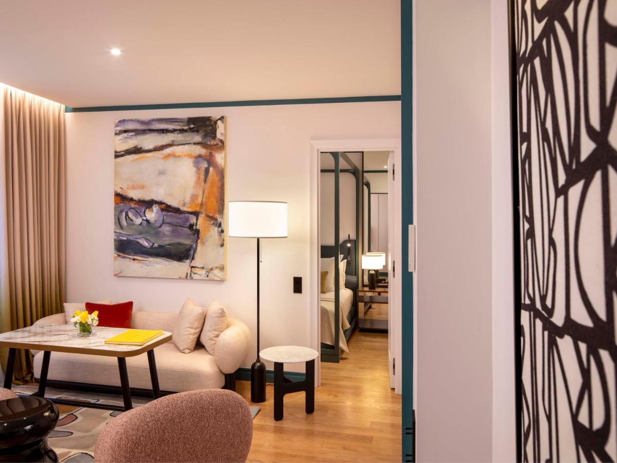 Coin salon dans l'établissement Hôtel Bel Ami