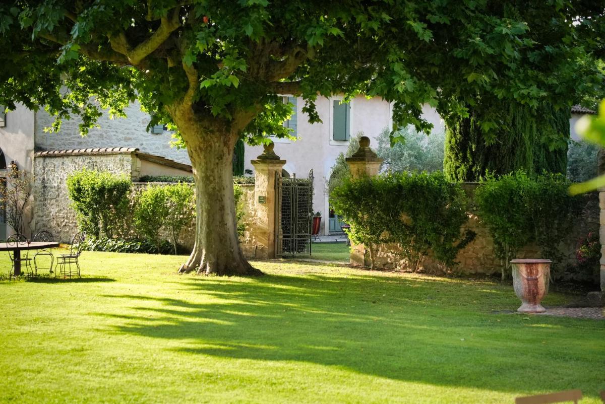 Jardin de l'établissement HOTEL et APPARTEMENTS DOMAINE DES CLOS - Teritoria