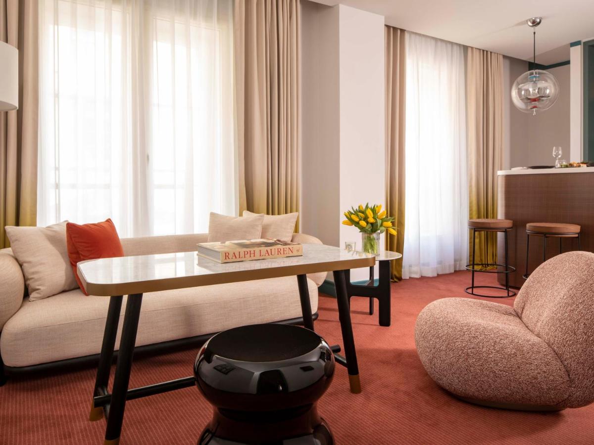Coin salon dans l'établissement Hôtel Bel Ami