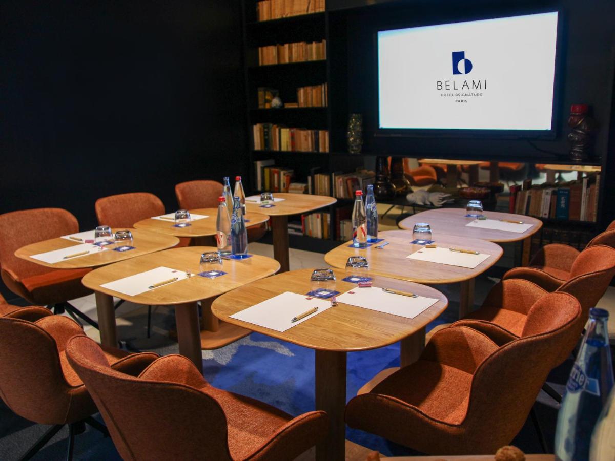 Coin salon dans l'établissement Hôtel Bel Ami