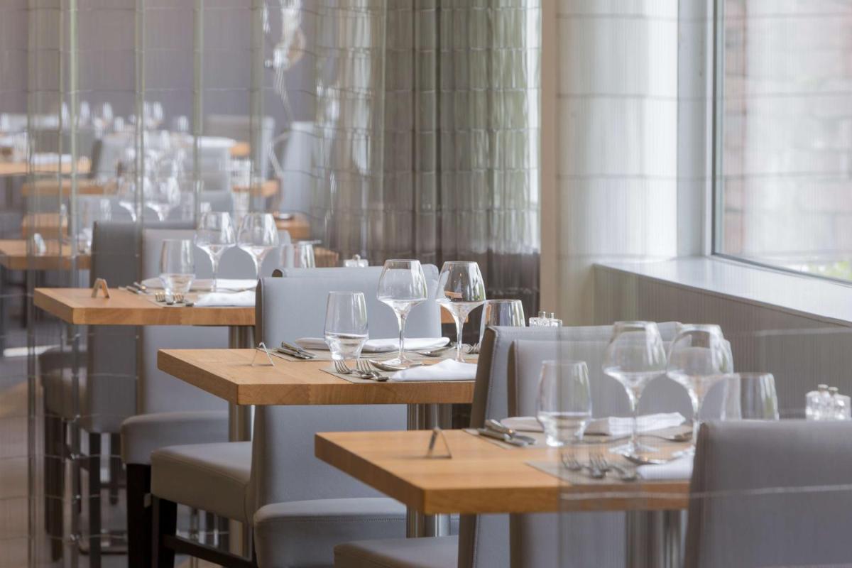 Restaurant ou autre lieu de restauration dans l'établissement Best Western Hotel Sourcéo