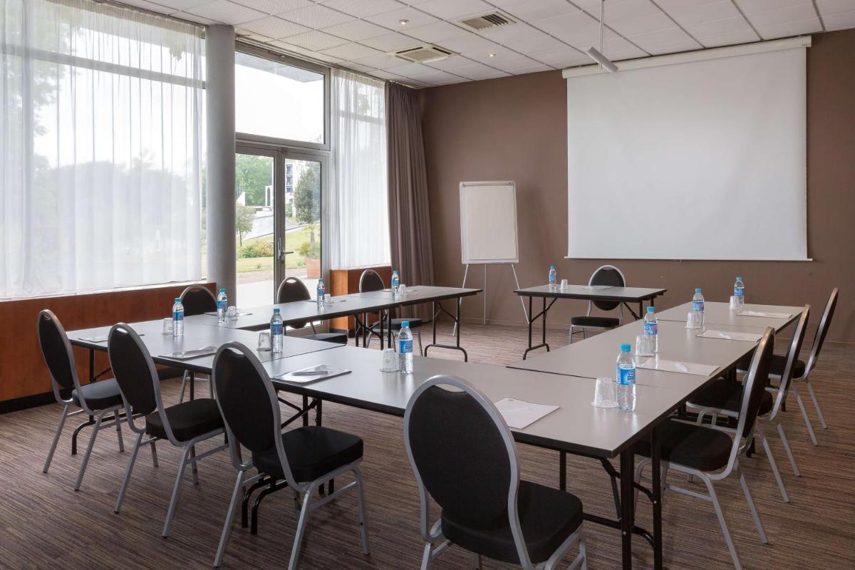 Espace de conférence ou salle de réunion dans l'établissement Best Western Hotel Sourcéo