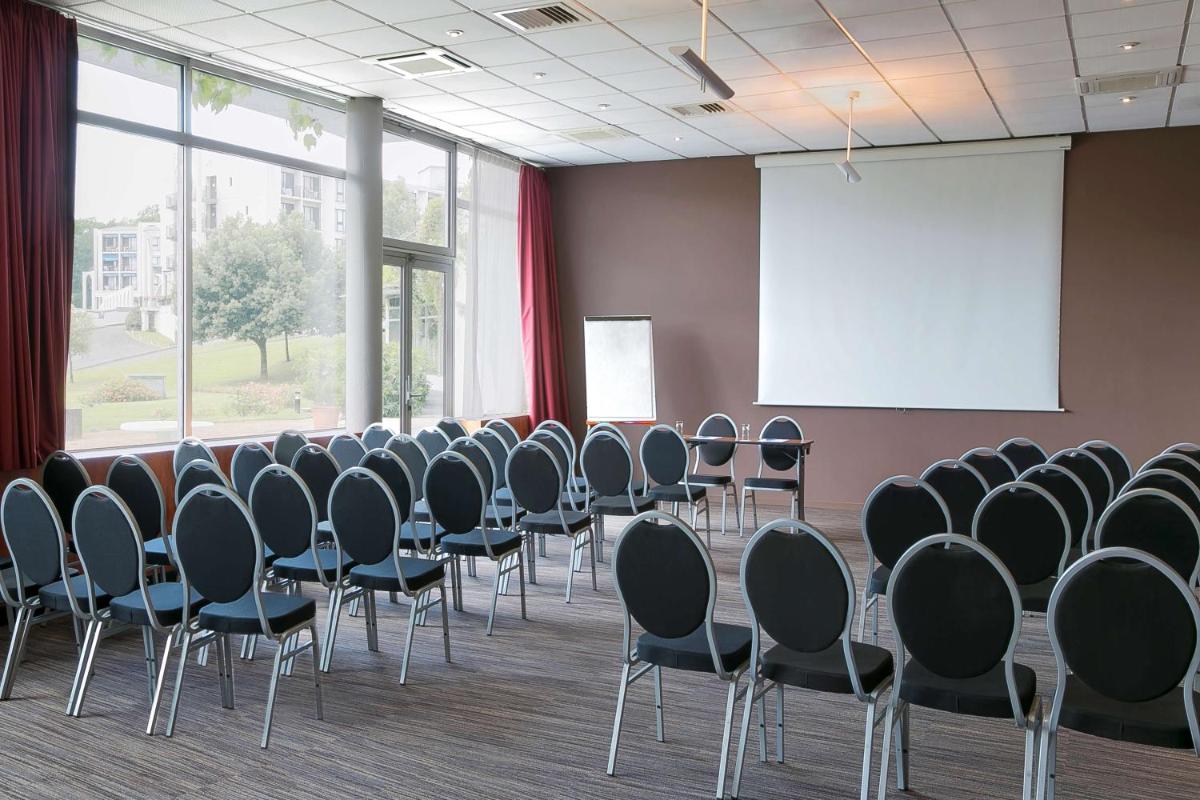 Espace de conférence ou salle de réunion dans l'établissement Best Western Hotel Sourcéo