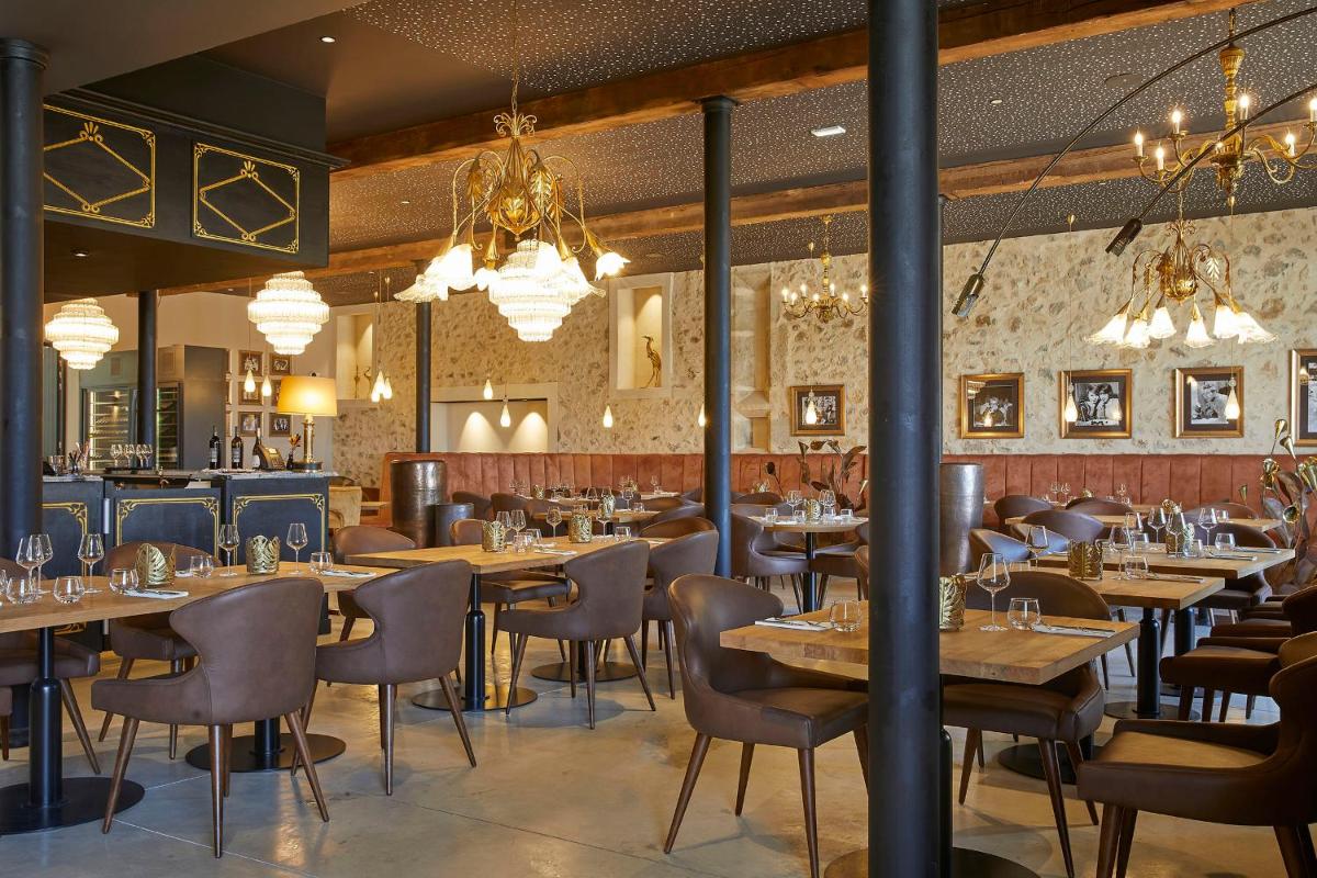 Restaurant ou autre lieu de restauration dans l'établissement Château Capitoul