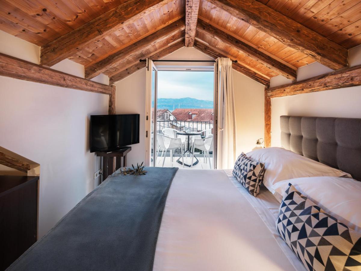 Hotel Osam - Adults Only - Housity