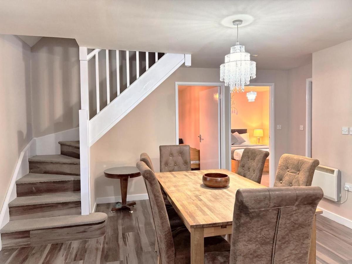 BlueBell 16-Hot Tub-Woodland Lodges-Pembrokeshire - Housity