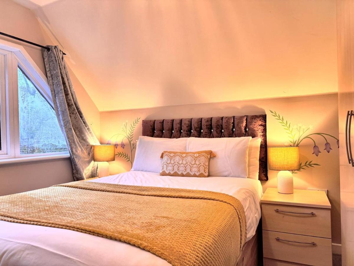 BlueBell 16-Hot Tub-Woodland Lodges-Pembrokeshire - Housity