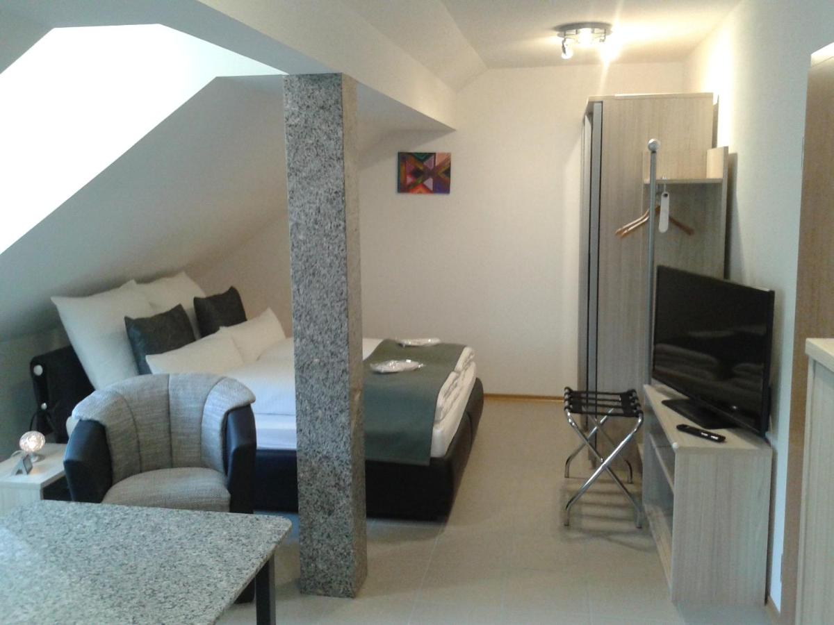 DZT-Schwarzwaldhotel Garni - Housity