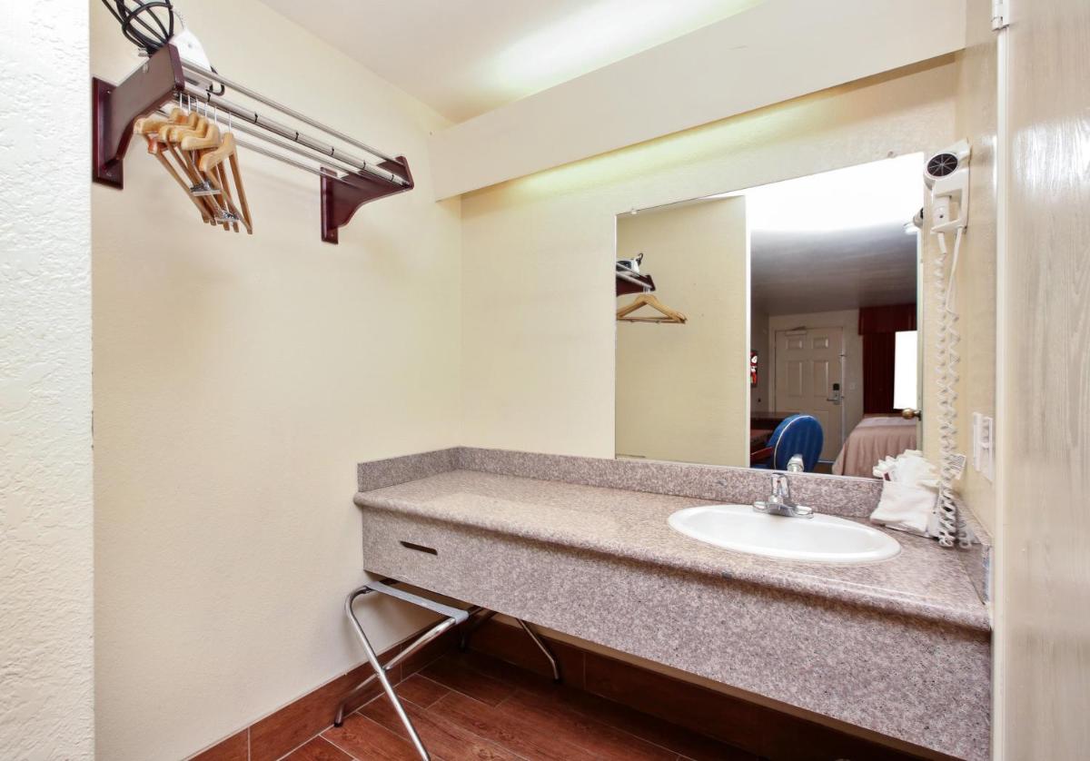 Red Roof Inn Lompoc - Housity