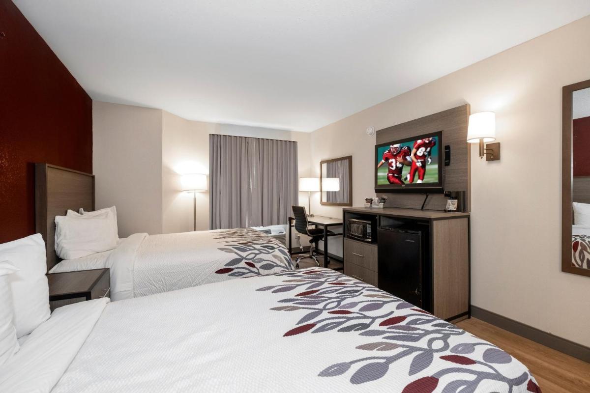 Red Roof Inn Clifton Park - Housity