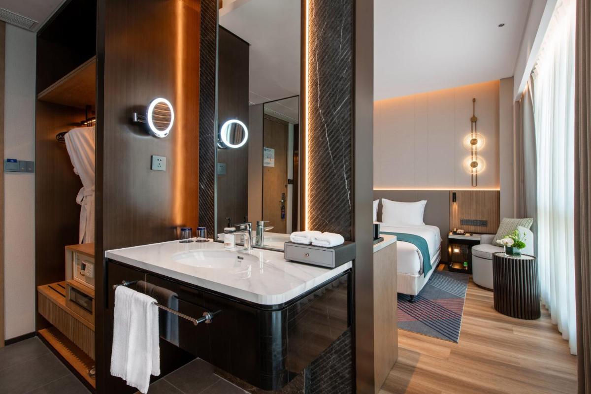 Holiday Inn Express Chengdu Huanhuaxi, an IHG Hotel - Hizvo