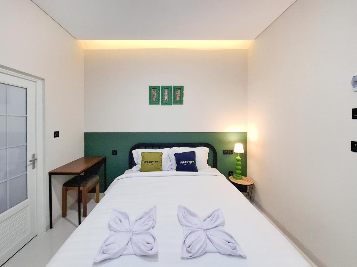 Urbanview Terra Hotel Syariah Near Stasiun Sragen by RedDoorz - Housity
