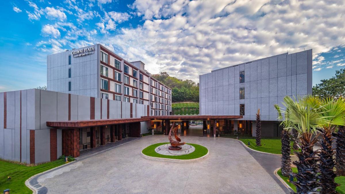Crowne Plaza Labuan Bajo by IHG - Housity