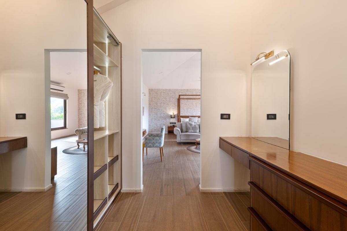 Melhor Stays Villa - L-M102 Luxurious 4BHK villa with private pool, Anjuna - Housity