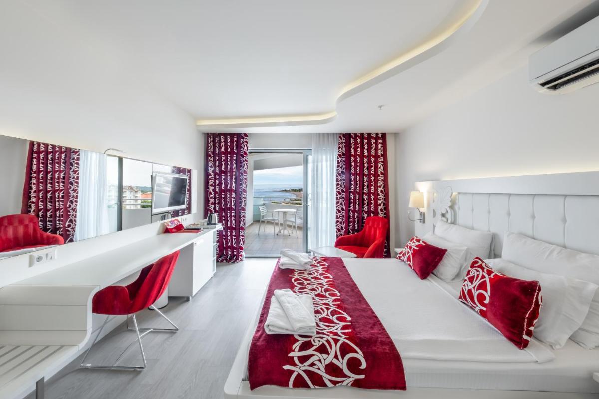 Laguna Beach Alya Resort & Spa - Housity