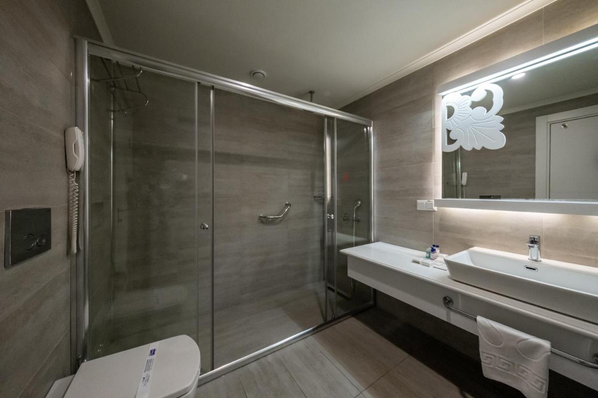 Laguna Beach Alya Resort & Spa - Housity