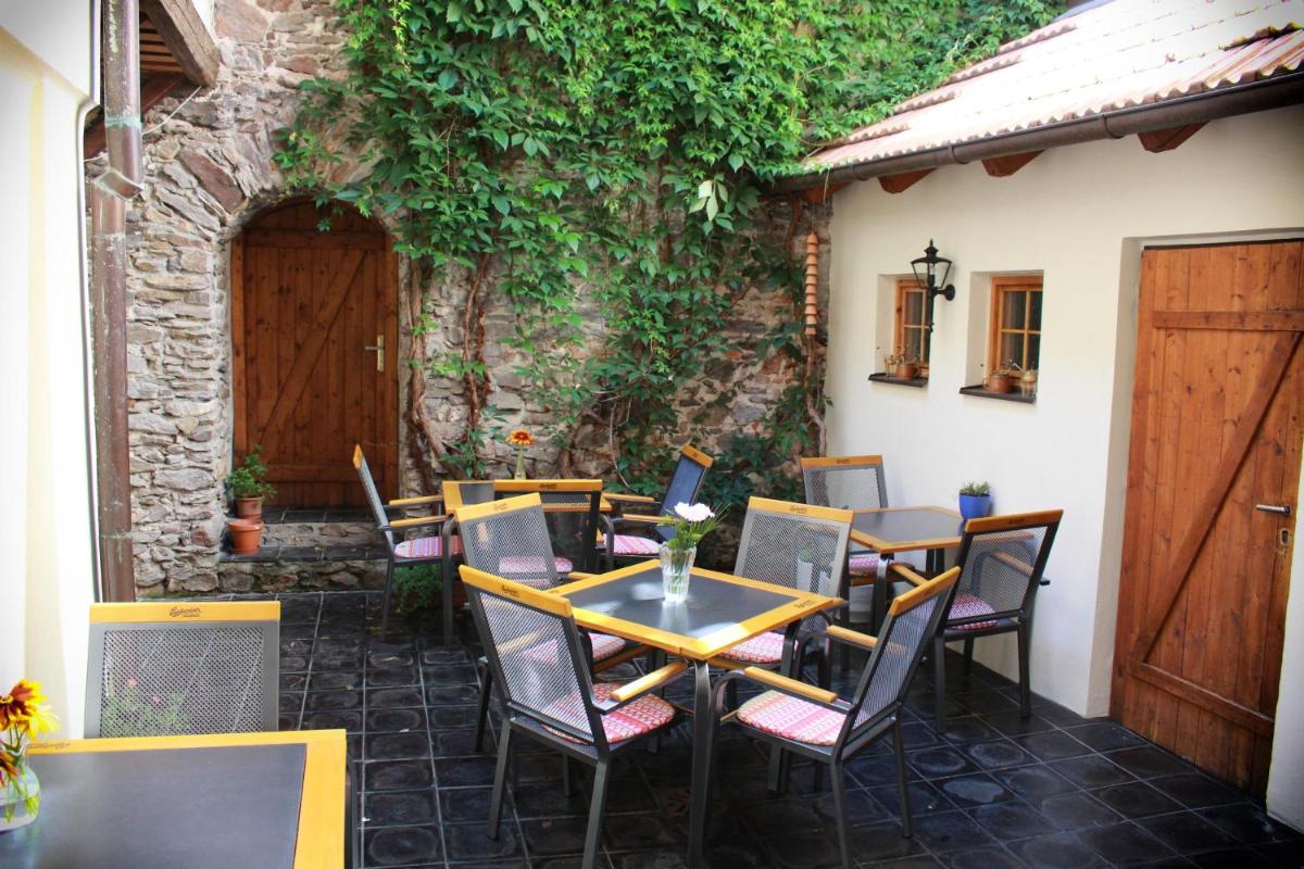 Penzion Bohemia - Housity