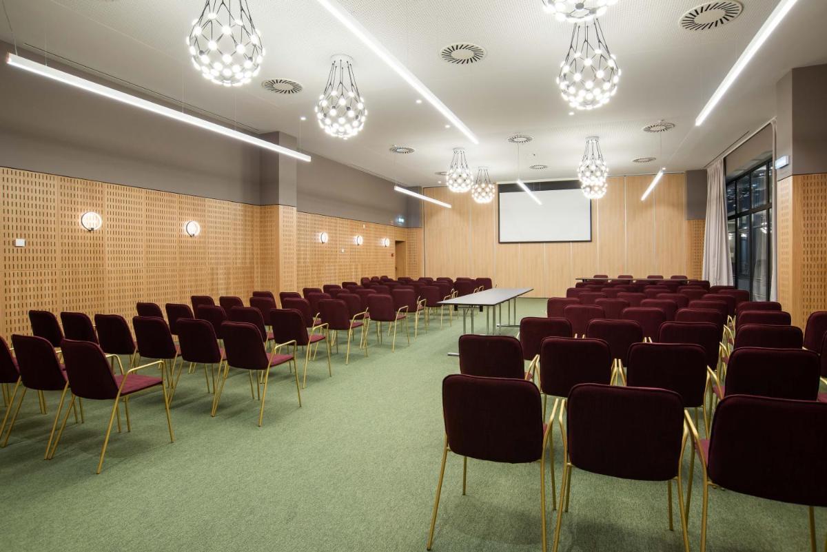 A área empresarial e/ ou a sala de conferências de Sines Sea View Business & Leisure Hotel