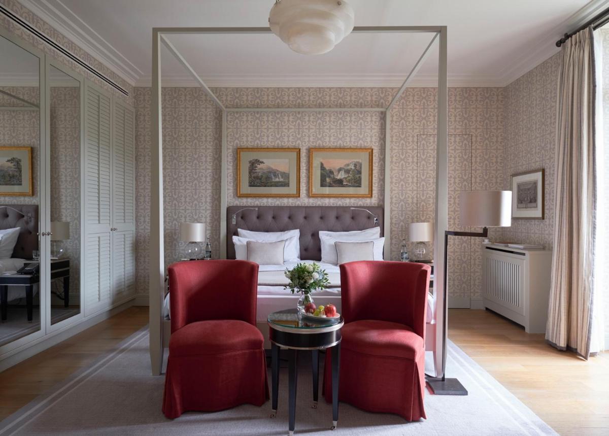 Ein Sitzbereich in der Unterkunft Brenners Park Hotel & Spa, Oetker Hotels