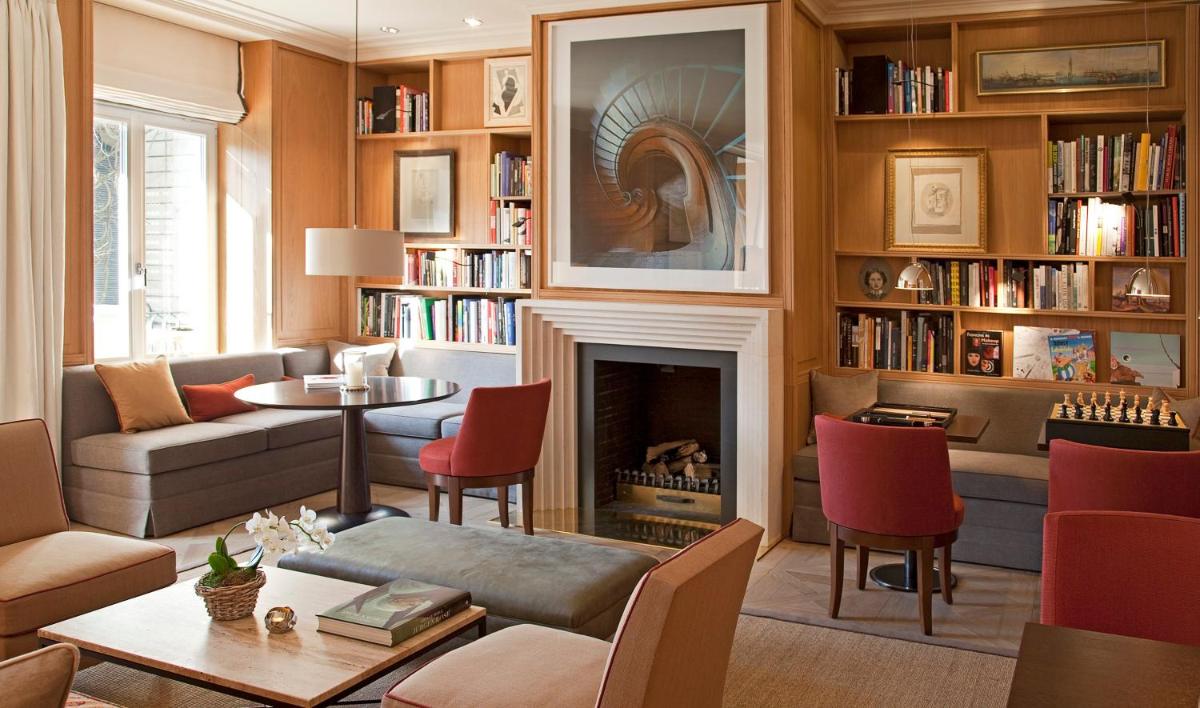 Ein Sitzbereich in der Unterkunft Brenners Park Hotel & Spa, Oetker Hotels