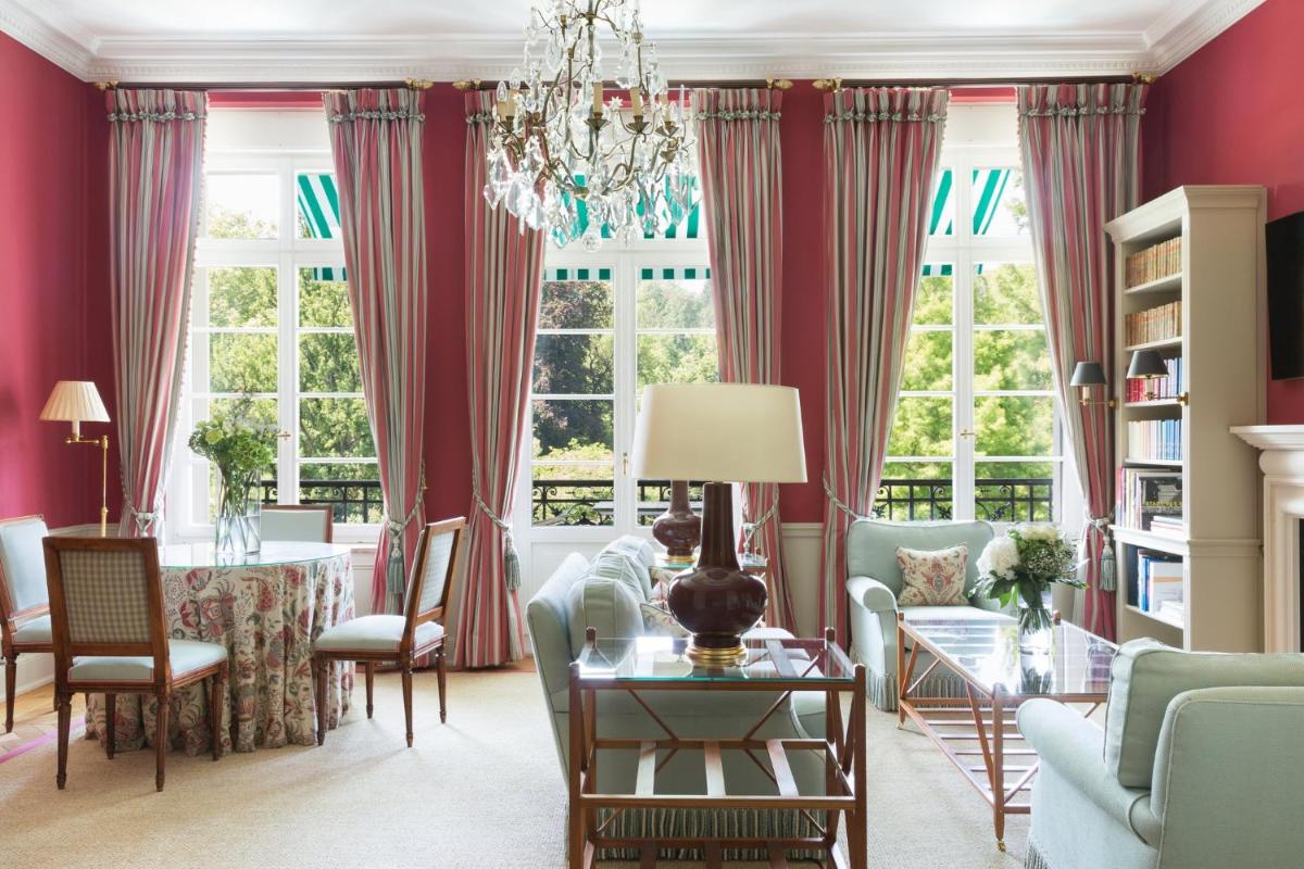 Ein Sitzbereich in der Unterkunft Brenners Park Hotel & Spa, Oetker Hotels