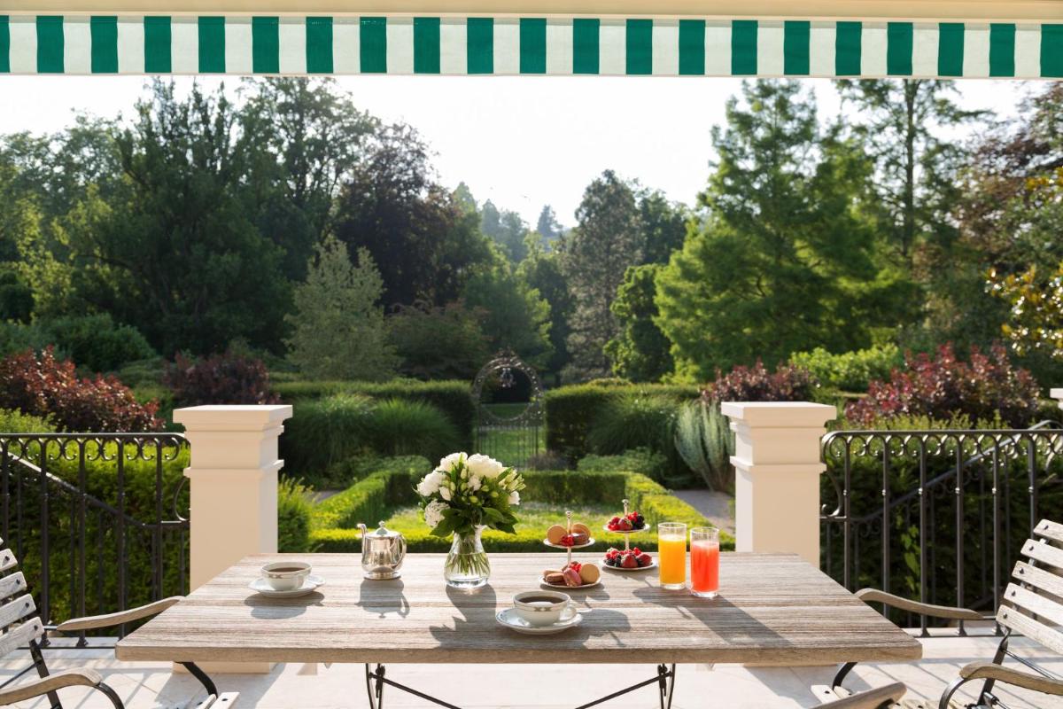 Ein Garten an der Unterkunft Brenners Park Hotel & Spa, Oetker Hotels