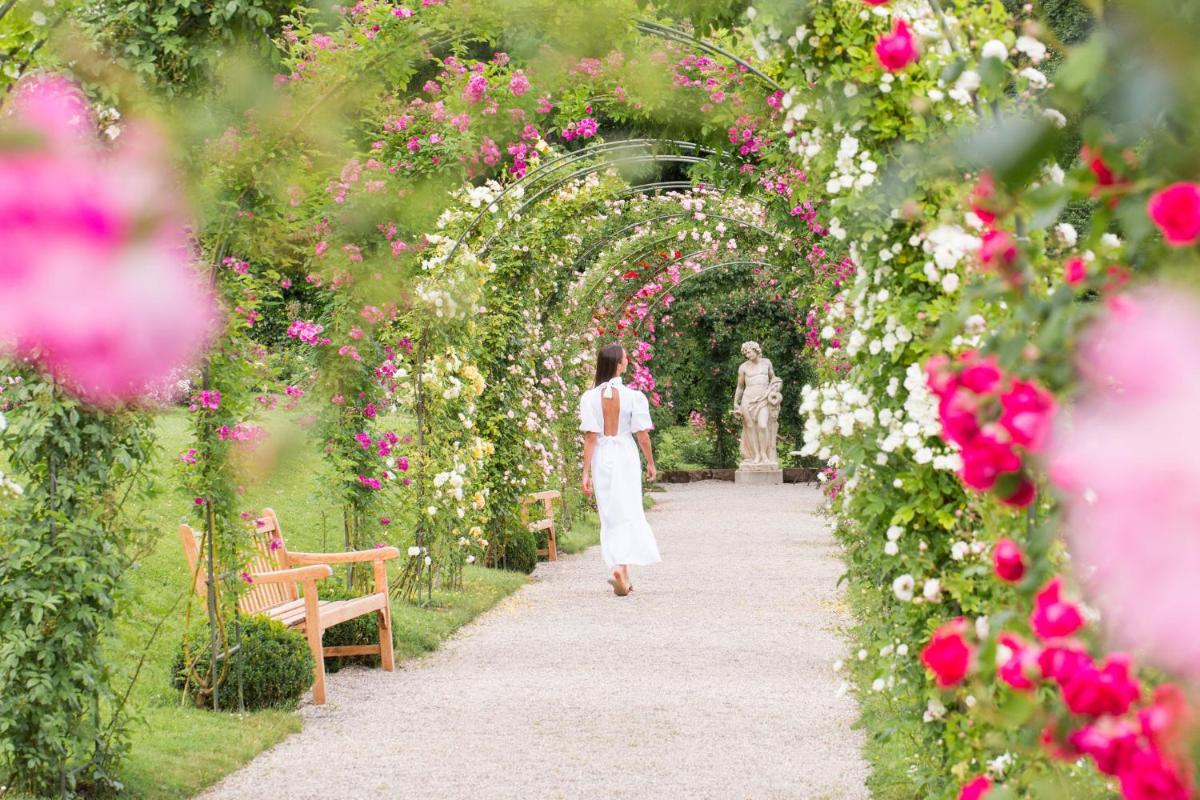 Ein Garten an der Unterkunft Brenners Park Hotel & Spa, Oetker Hotels
