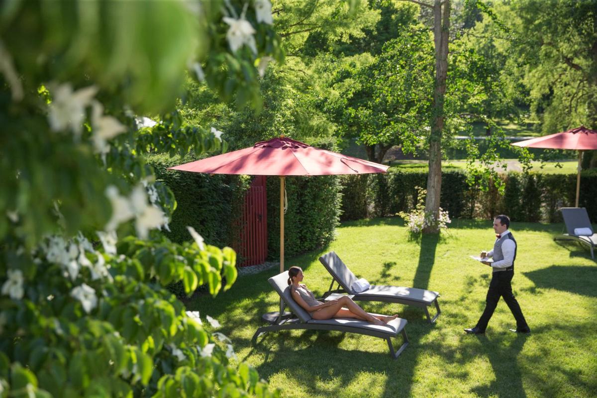 Ein Garten an der Unterkunft Brenners Park Hotel & Spa, Oetker Hotels