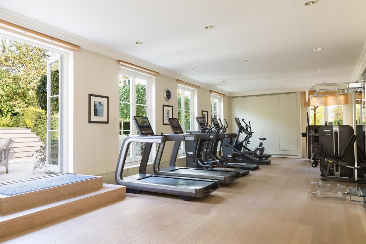 Das Fitnesscenter und/oder die Fitnesseinrichtungen in der Unterkunft Brenners Park Hotel & Spa, Oetker Hotels