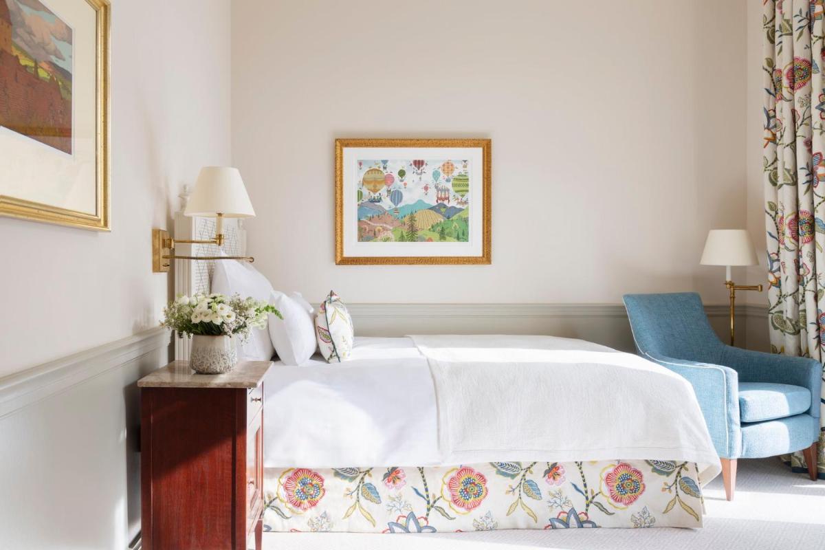 Ein Bett oder Betten in einem Zimmer der Unterkunft Brenners Park Hotel & Spa, Oetker Hotels