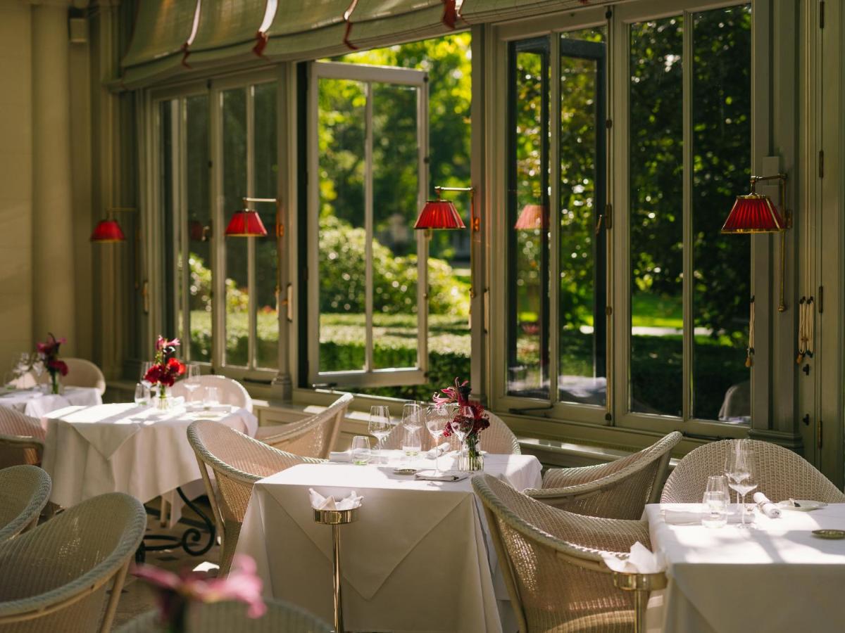 Ein Restaurant oder anderes Speiselokal in der Unterkunft Brenners Park Hotel & Spa, Oetker Hotels