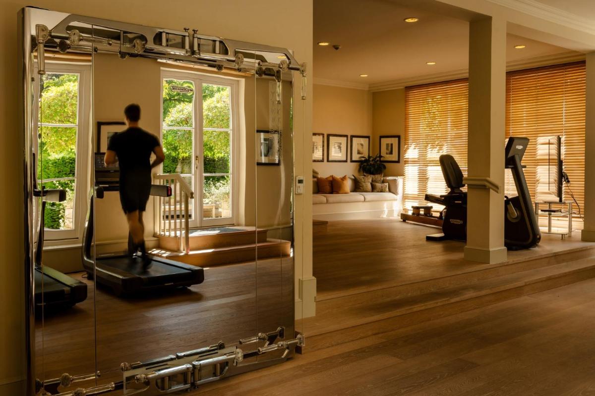 Das Fitnesscenter und/oder die Fitnesseinrichtungen in der Unterkunft Brenners Park Hotel & Spa, Oetker Hotels