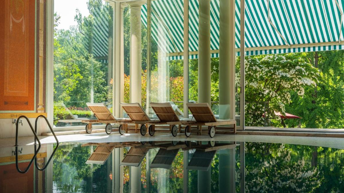 Ein Garten an der Unterkunft Brenners Park Hotel & Spa, Oetker Hotels